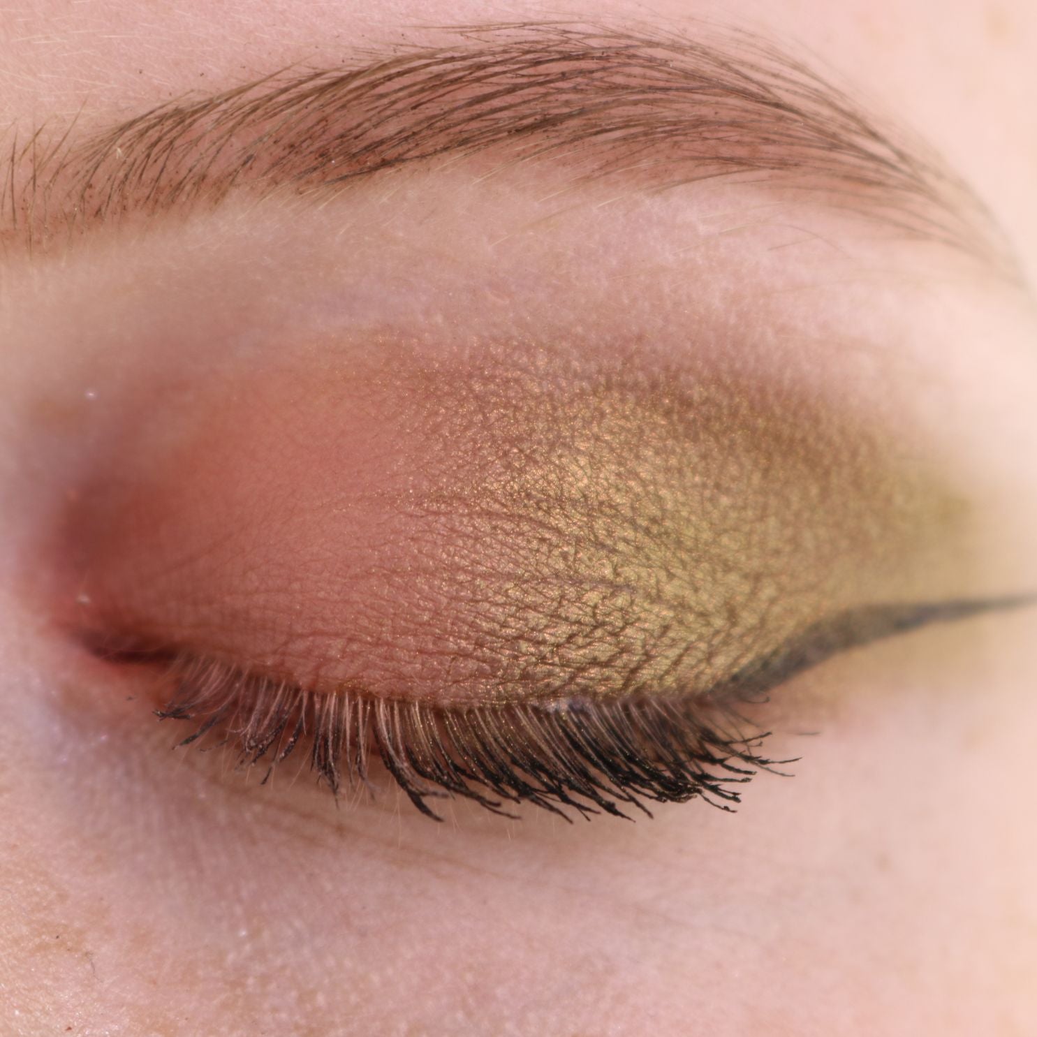 Oogschaduw_Matte_Sweet_Nut_en_Mossy_glow_2